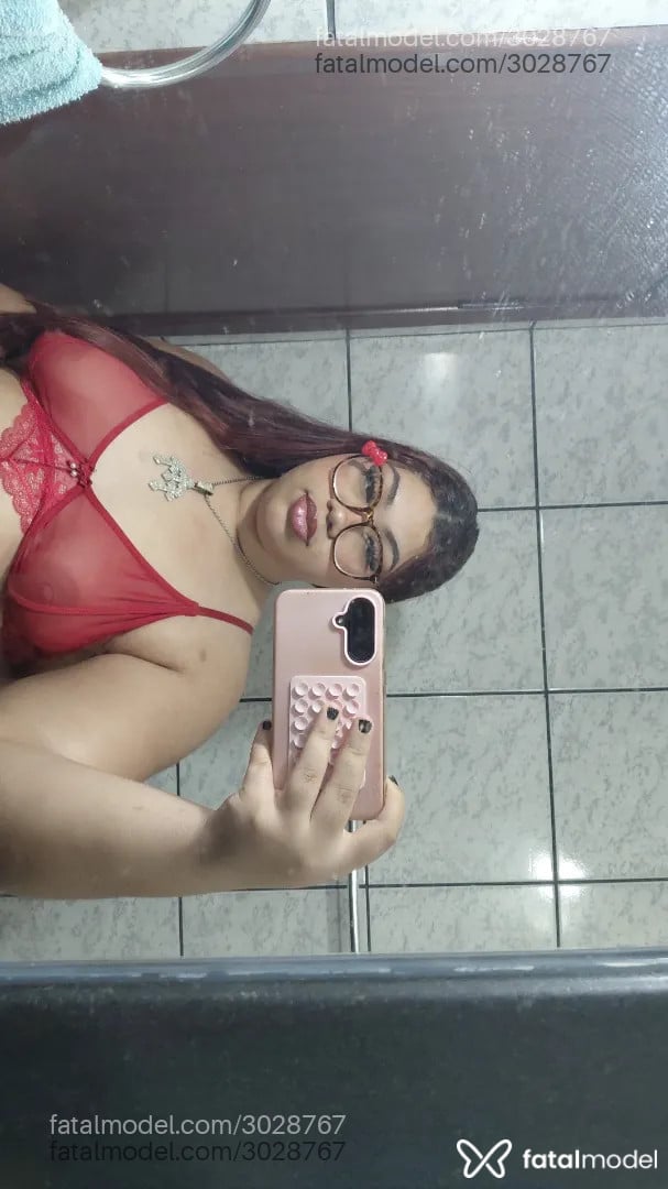 Acompanhante mulher com cabelo colorido de olhos castanhos - Angel