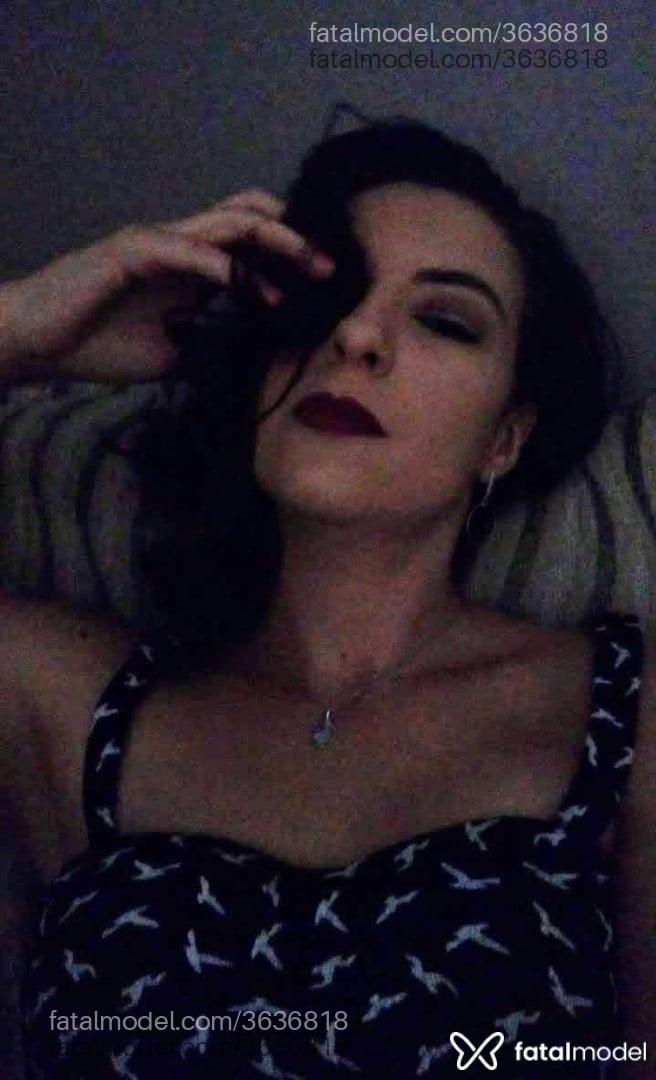 Acompanhante mulher com cabelo castanho de olhos castanhos - Angel Scarlett