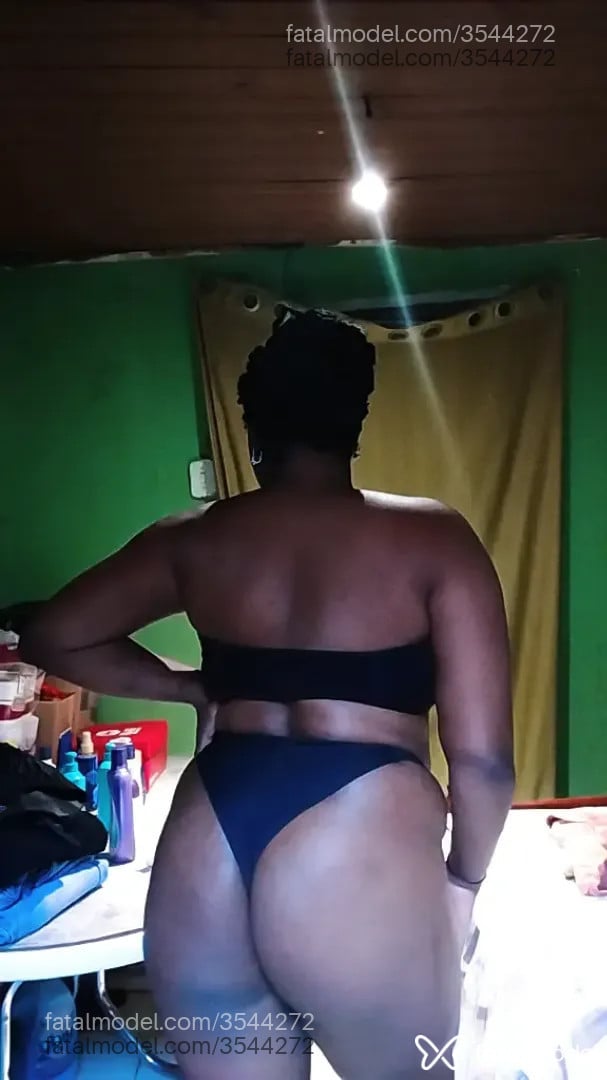 Acompanhante mulher morena (o) de olhos pretos - Amabilly