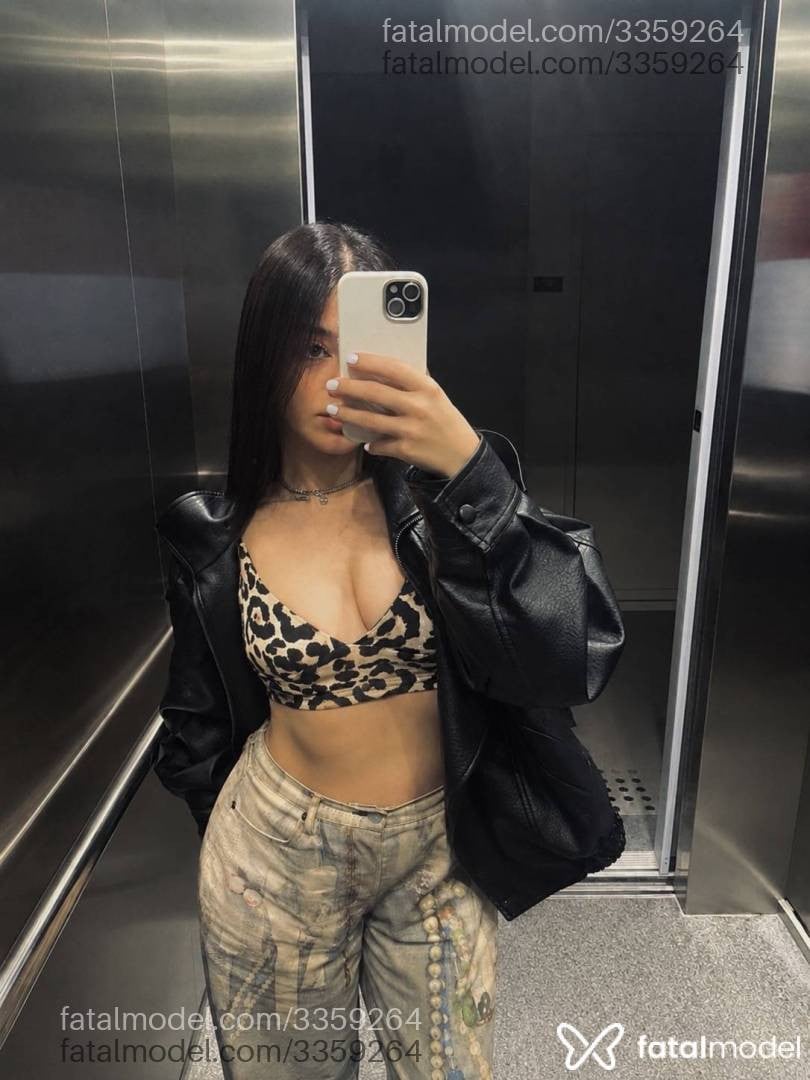 Acompanhante mulher com cabelo castanho de olhos castanhos - Jade Monroe