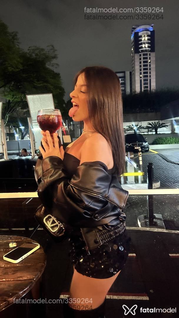 Acompanhante mulher com cabelo castanho de olhos castanhos - Jade Monroe