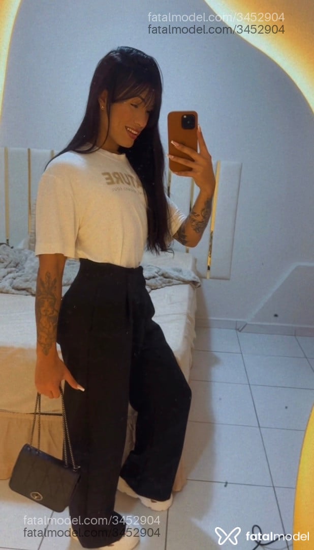 Acompanhante mulher trans morena (o) de olhos castanhos - Luara Satori