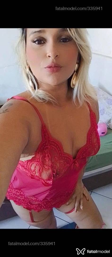 Acompanhante mulher loira (o) de olhos mel - RENATA