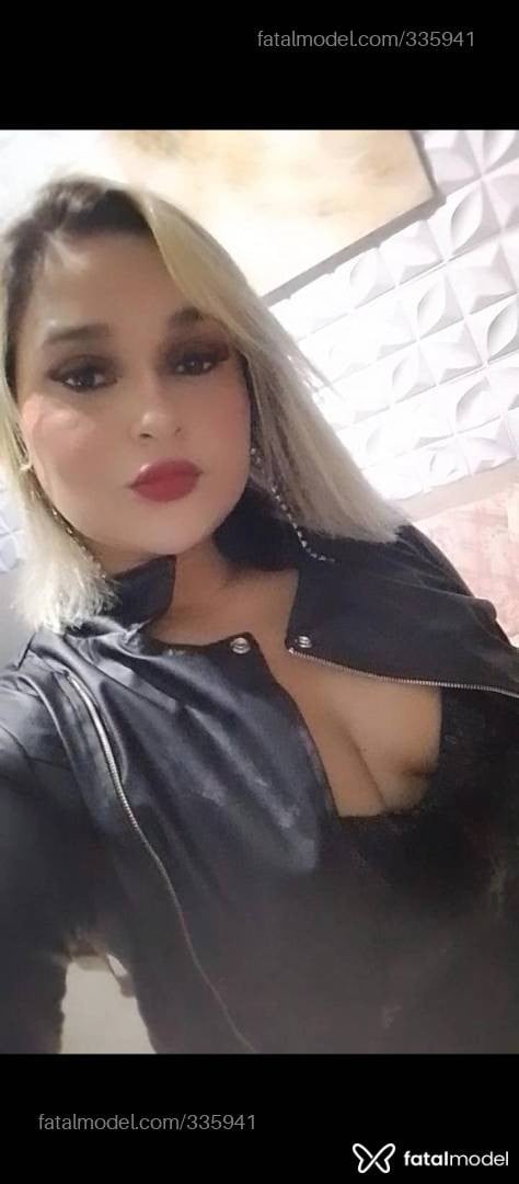 Acompanhante mulher loira (o) de olhos mel - RENATA