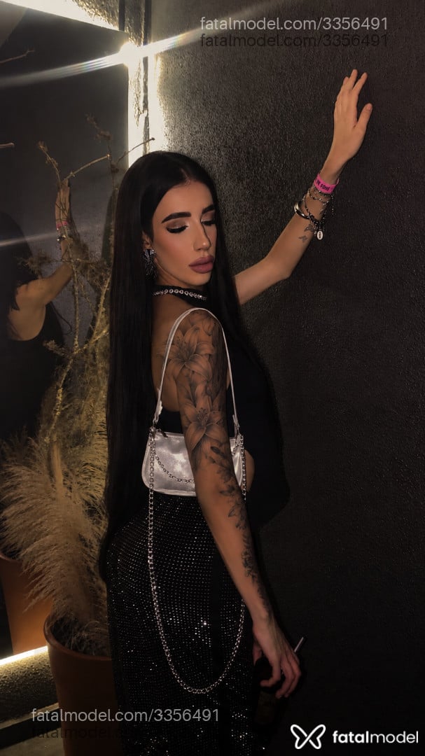 Acompanhante mulher trans com cabelo castanho de olhos castanhos - Paola