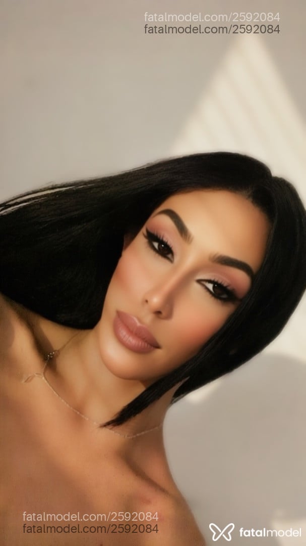 Acompanhante mulher trans morena (o) de olhos castanhos - Isadora Dickinson