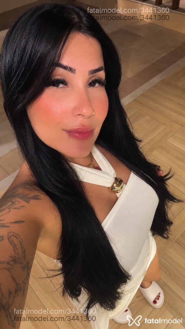 Acompanhante mulher morena (o) de olhos pretos - Jade Viana