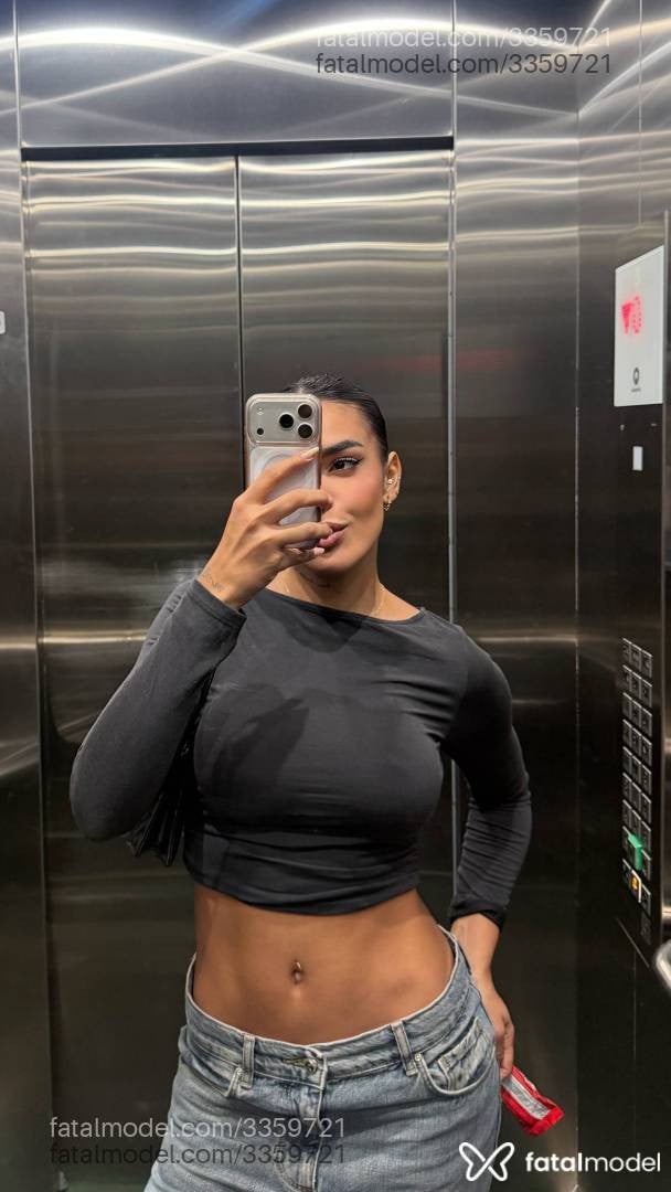 Acompanhante mulher morena (o) de olhos castanhos - Júlia