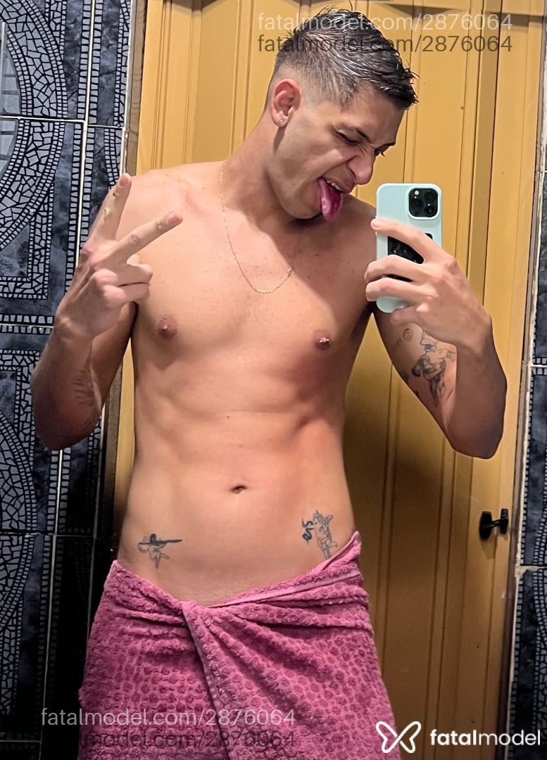 Acompanhante homem com cabelo castanho de olhos castanhos - Pedro
