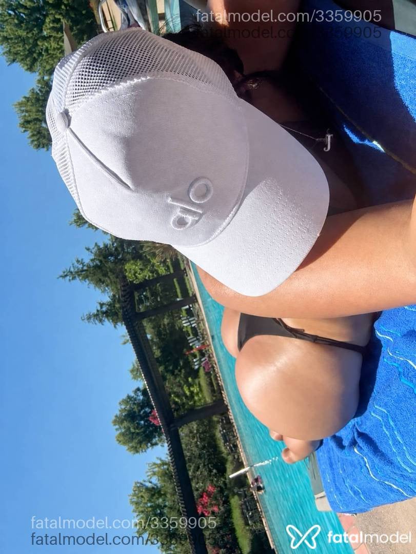 Acompanhante mulher morena (o) de olhos pretos - Paolla