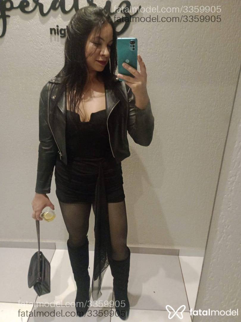 Acompanhante mulher morena (o) de olhos pretos - Paola