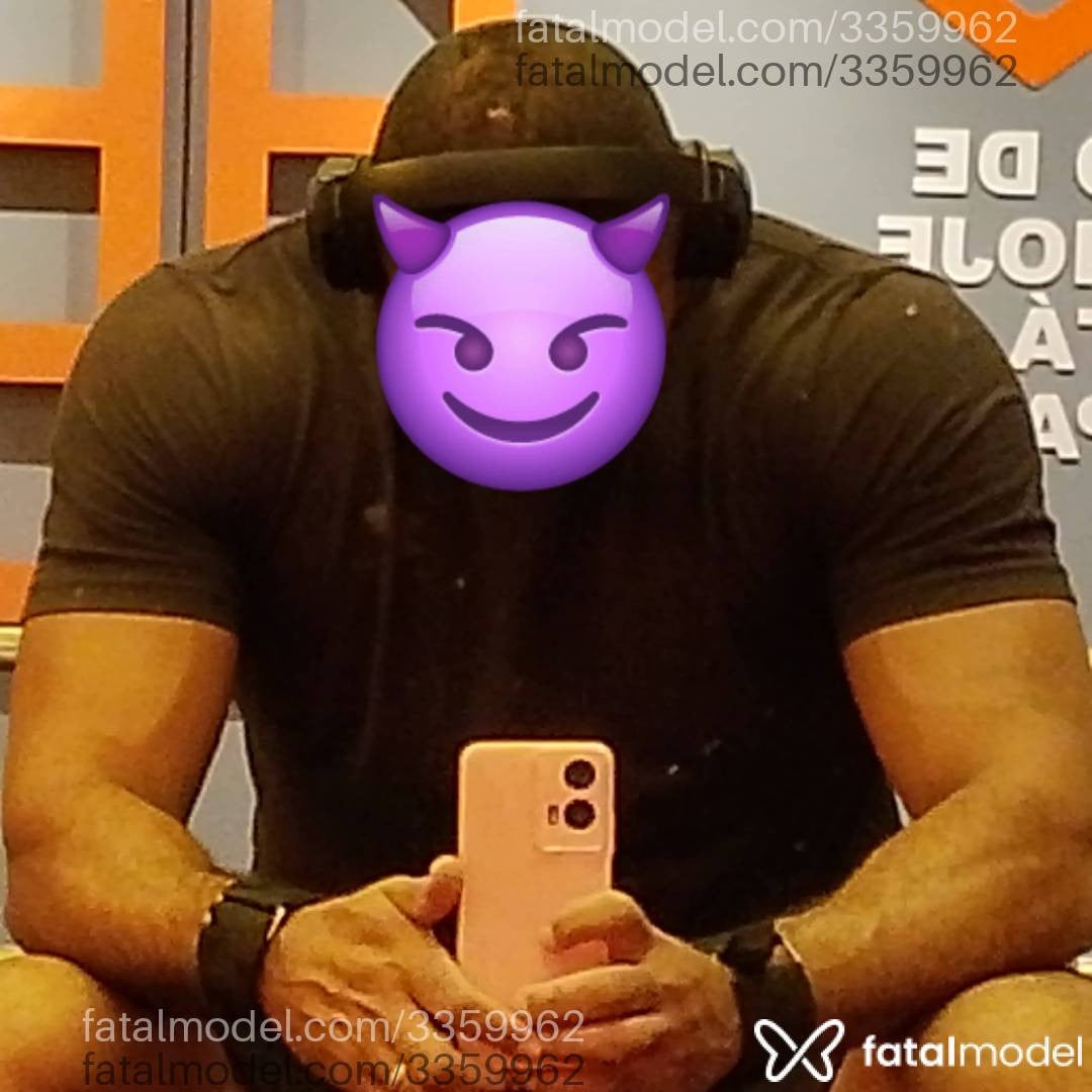 Acompanhante homem morena (o) de olhos castanhos em Virtual - Lucas Medeiros