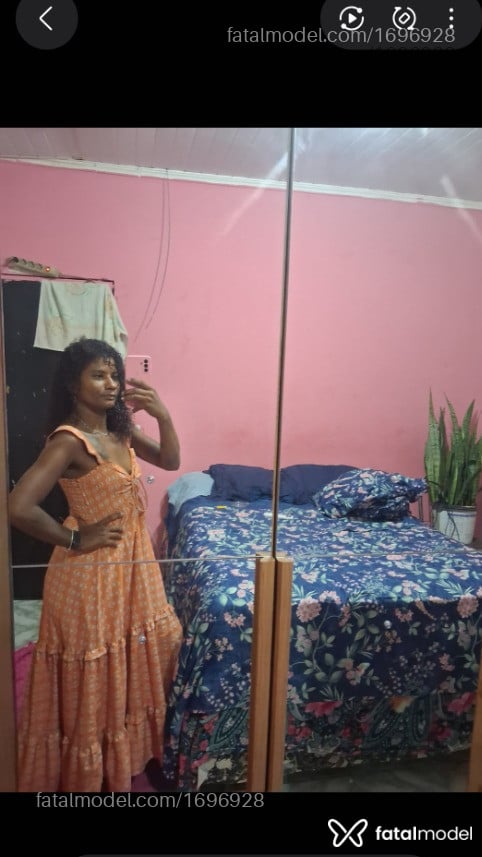 Acompanhante mulher com cabelo castanho de olhos castanhos - Lua