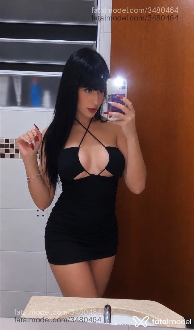 Acompanhante mulher trans morena (o) de olhos pretos - Carol Marques