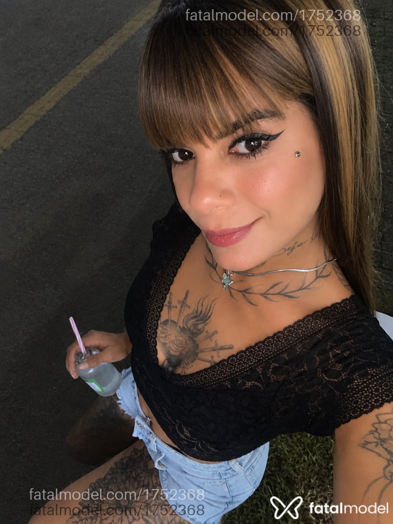 Acompanhante mulher morena (o) de olhos castanhos - Garota vip