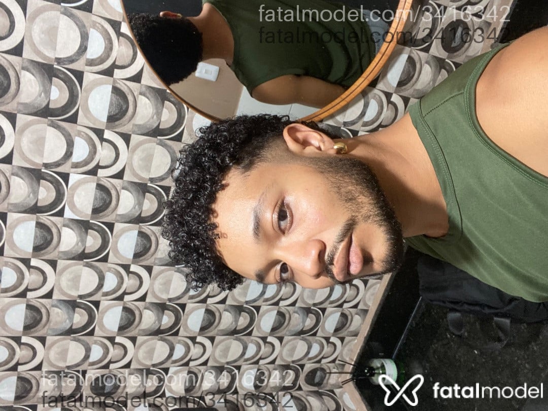 Acompanhante homem morena (o) de olhos pretos - teos