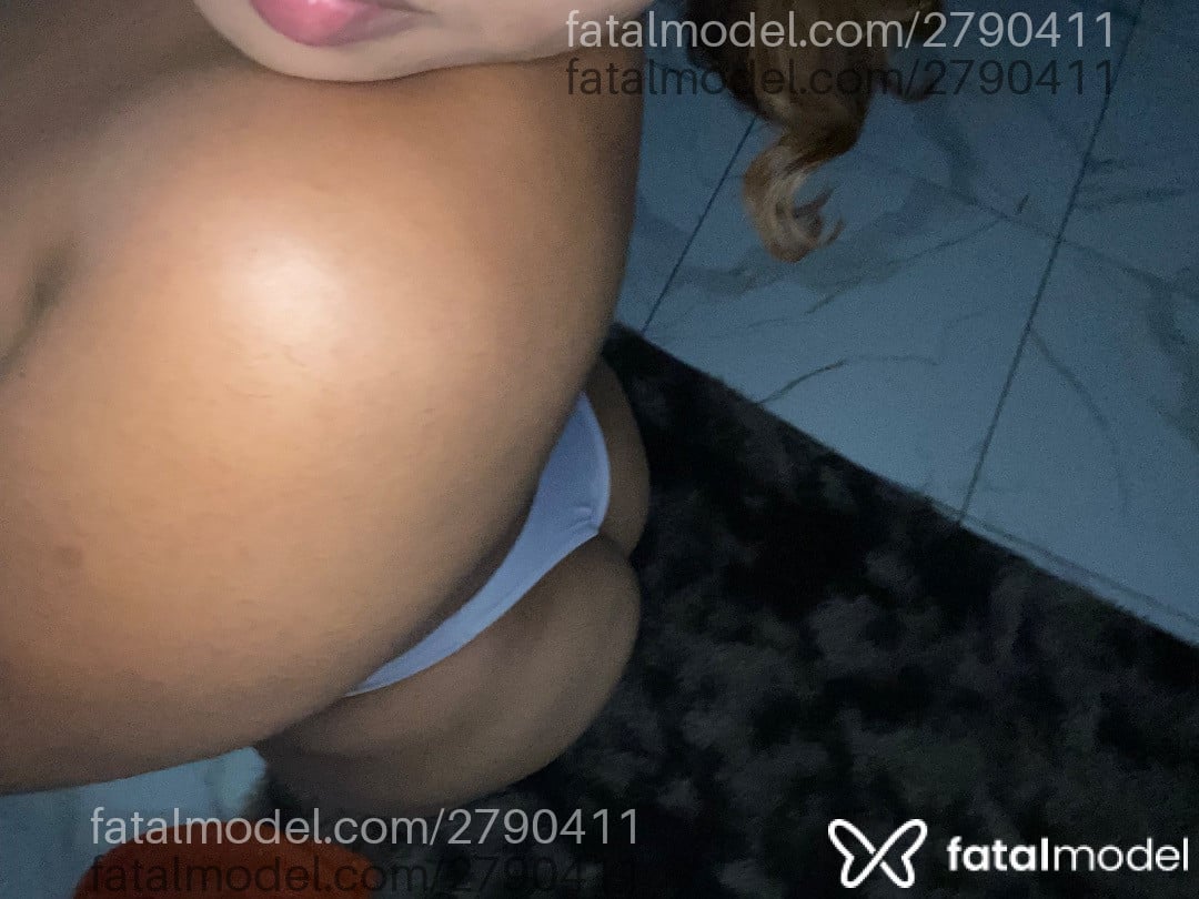 Acompanhante mulher trans morena (o) de olhos castanhos - Bubuzinha