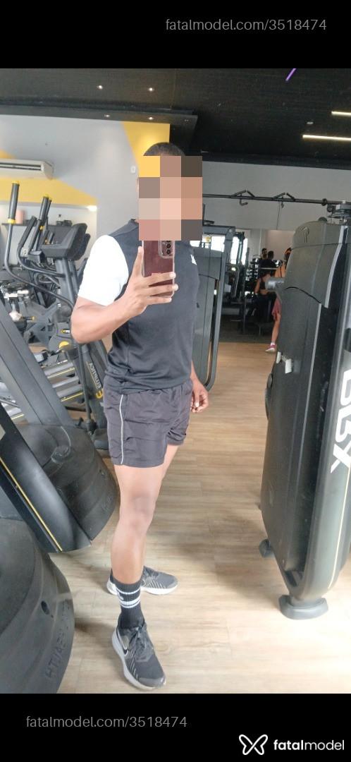 Acompanhante homem morena (o) de olhos castanhos - Andrey
