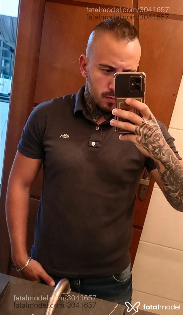 Acompanhante homem com cabelo castanho de olhos castanhos - Alexander