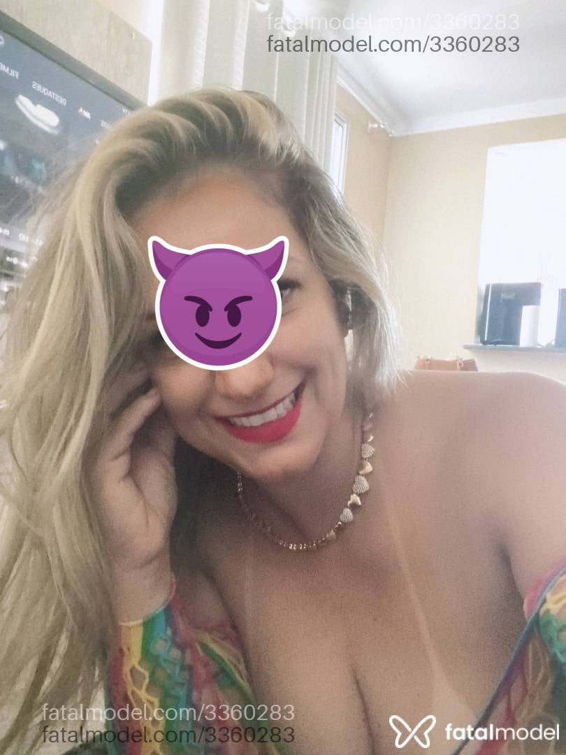 Acompanhante mulher loira (o) de olhos castanhos - Melissa