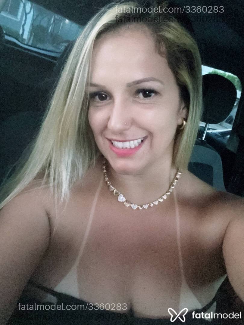 Acompanhante mulher loira (o) de olhos castanhos - Melissa