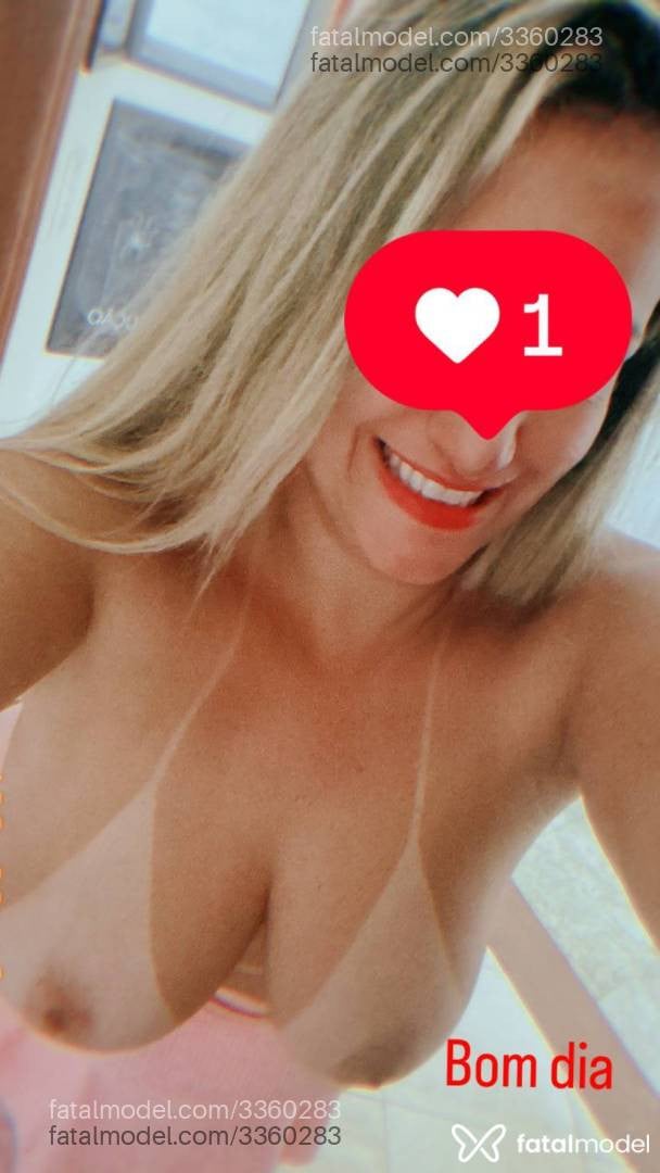 Acompanhante mulher loira (o) de olhos castanhos - Melissa