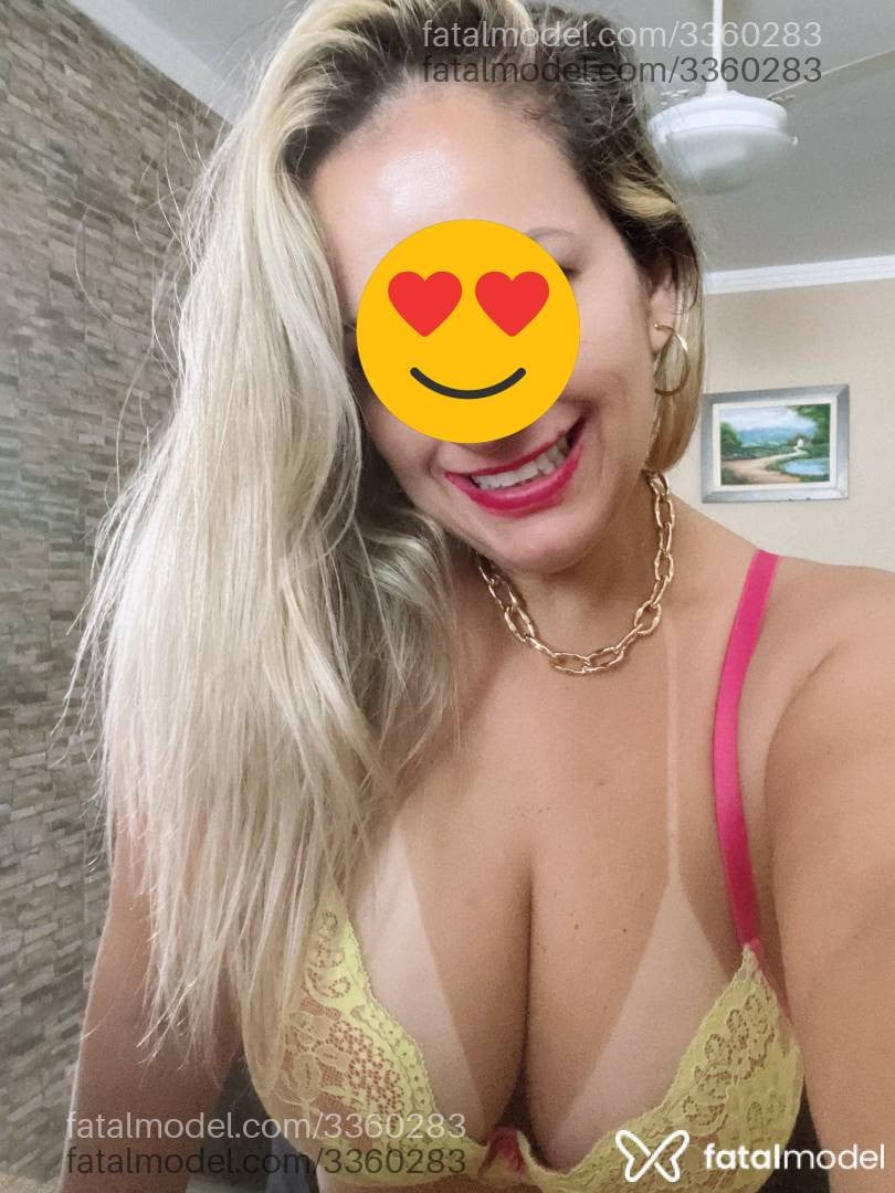 Acompanhante mulher loira (o) de olhos castanhos - Melissa