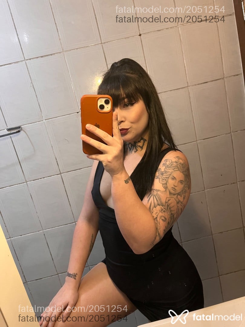 Acompanhante mulher com cabelo castanho de olhos verdes - Morgana Beskon