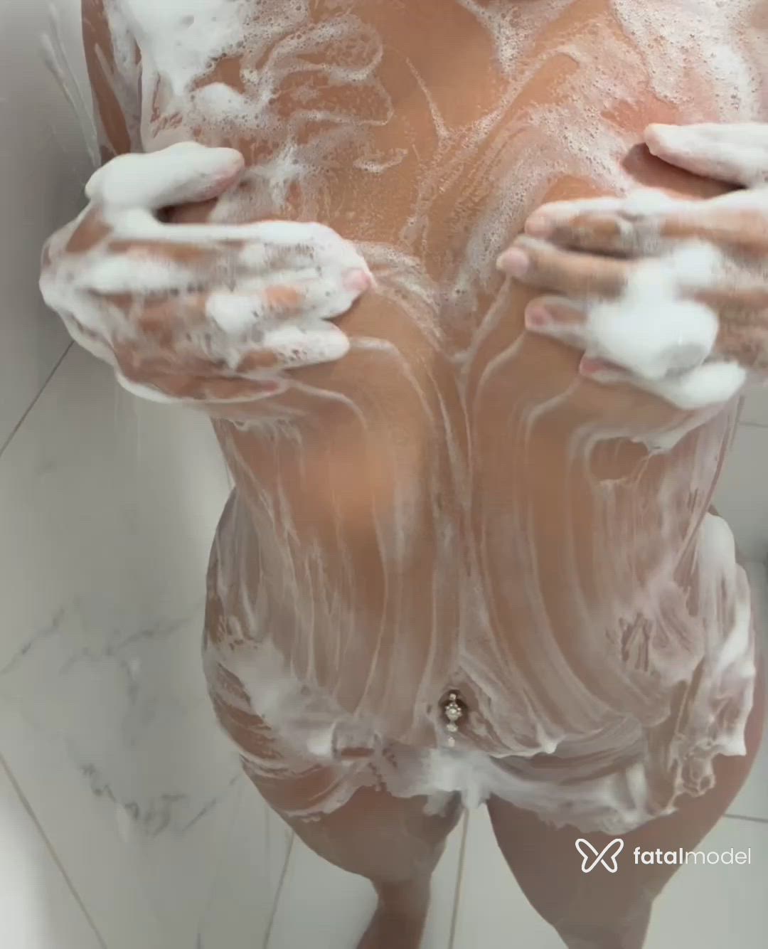 Acompanhante mulher morena (o) de olhos castanhos - Mad