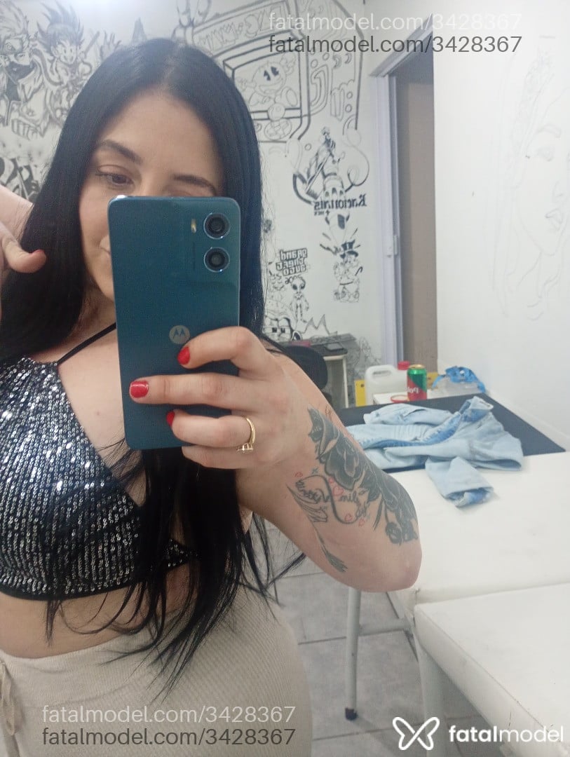 Acompanhante mulher morena (o) de olhos castanhos - Emilin