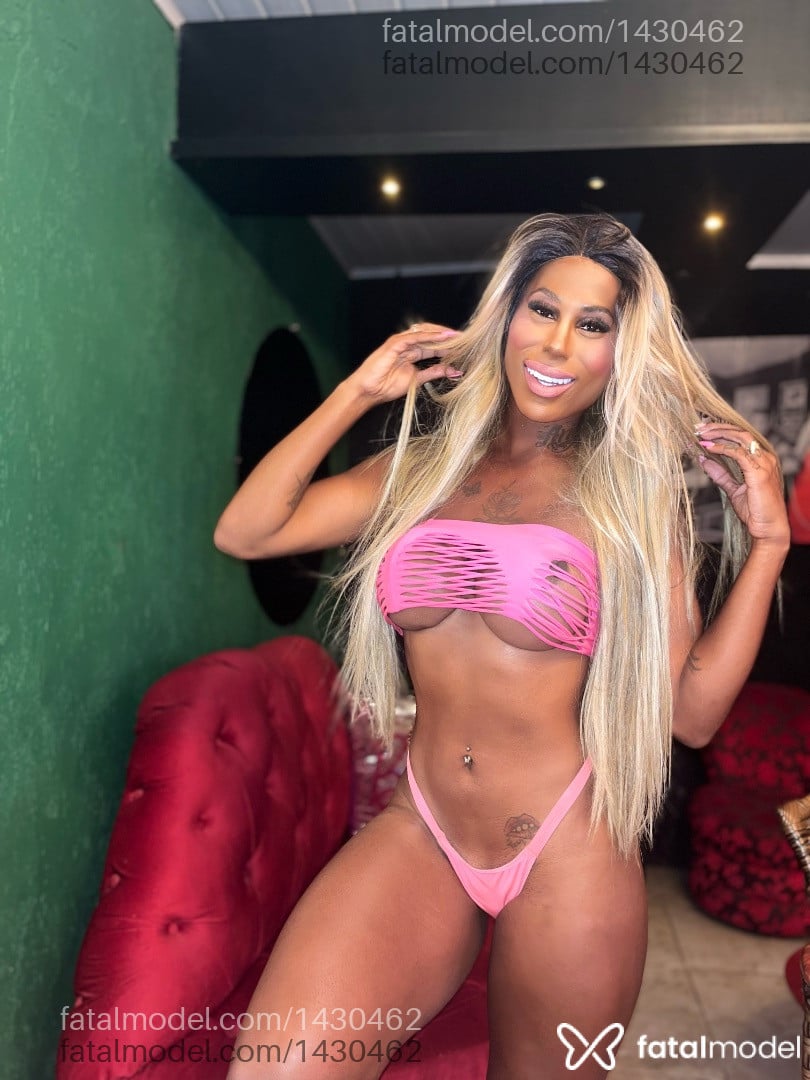 Acompanhante mulher trans morena (o) de olhos castanhos - NATY LEITE