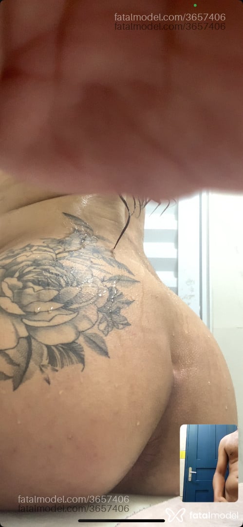 Acompanhante mulher trans com cabelo castanho de olhos pretos - Mirela Araujo