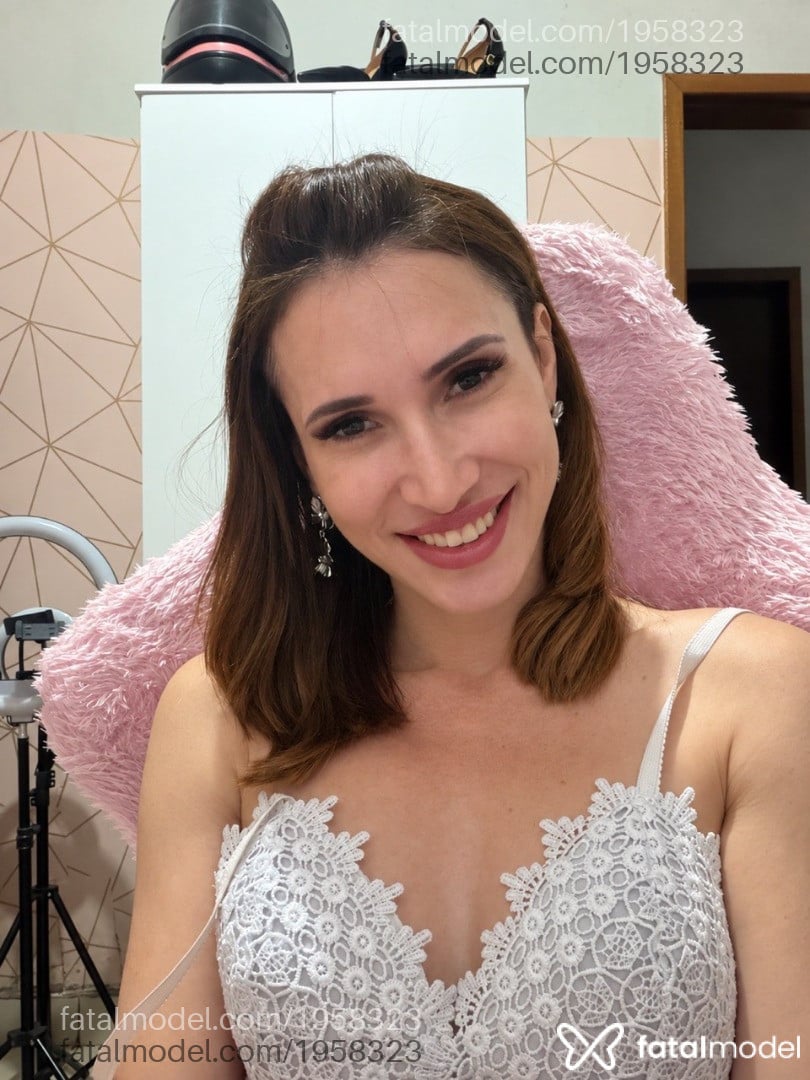 Acompanhante mulher com cabelo castanho de olhos pretos - Kate Irresistivel