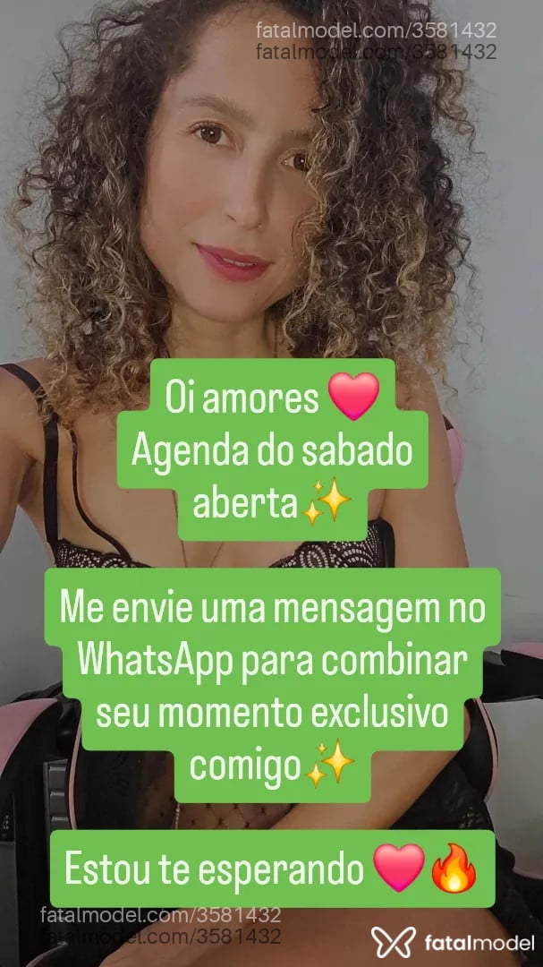 Acompanhante mulher com cabelo colorido de olhos castanhos - Aline