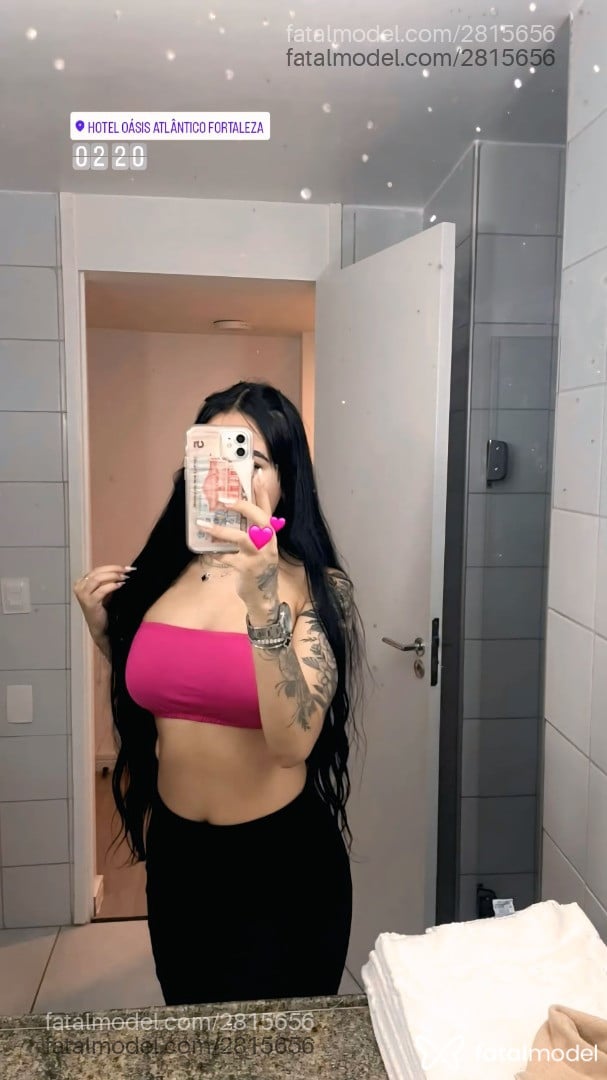 Acompanhante mulher morena (o) de olhos pretos - Cristal