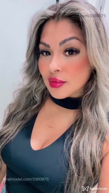 Acompanhante mulher loira (o) de olhos castanhos - Nicoly