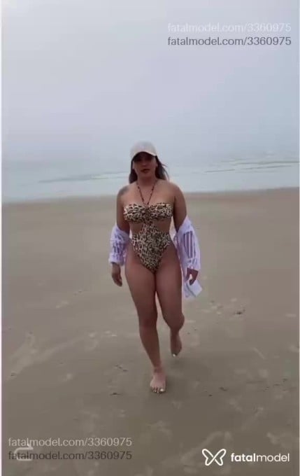 Acompanhante mulher loira (o) de olhos castanhos - Nicoly