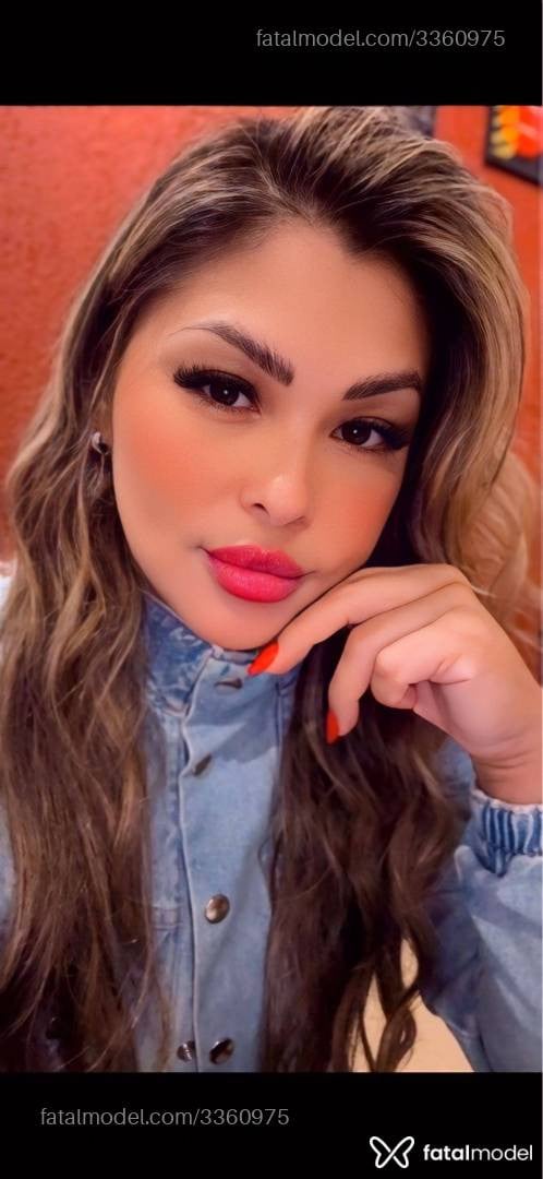 Acompanhante mulher loira (o) de olhos castanhos - Nicoly