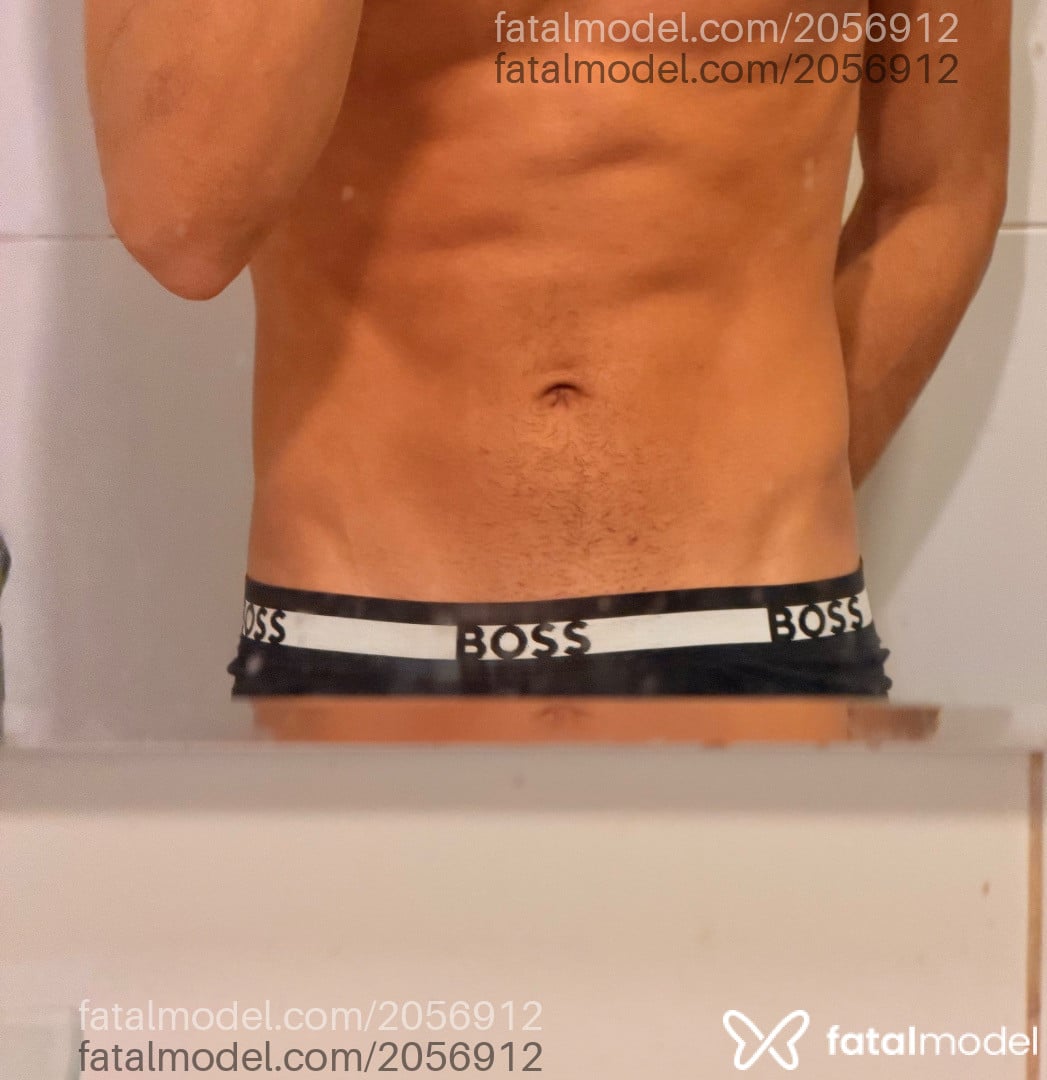 Acompanhante homem com cabelo castanho de olhos castanhos - Pivetinhoativo