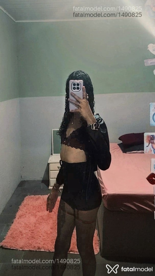 Acompanhante mulher trans morena (o) de olhos castanhos - Gaby