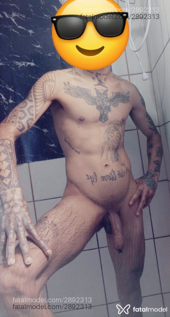 Acompanhante homem morena (o) de olhos castanhos - Keleff