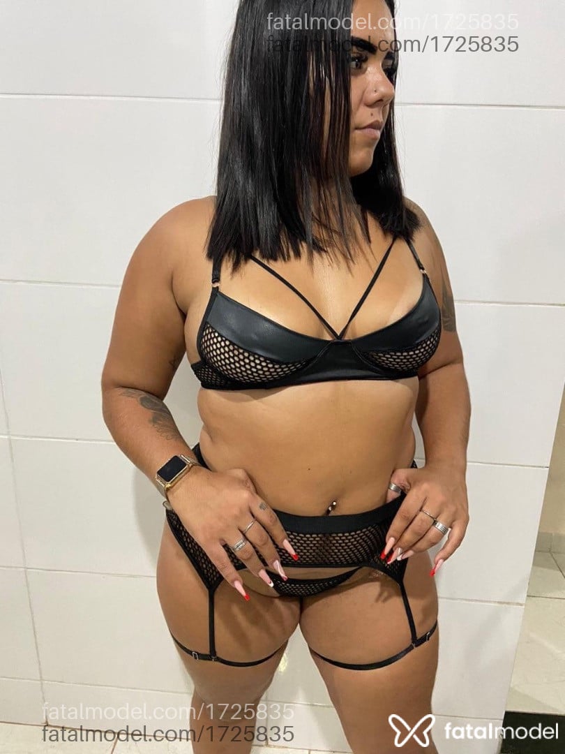 Acompanhante mulher com cabelo castanho de olhos castanhos - Pérola