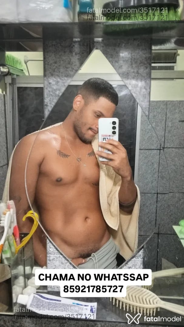 Acompanhante homem morena (o) de olhos castanhos - Morenodot