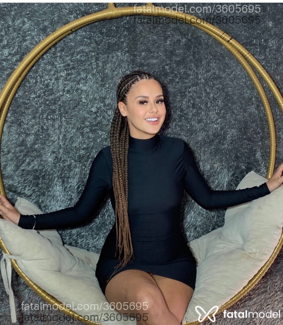 Acompanhante mulher com cabelo castanho de olhos castanhos - Shaory