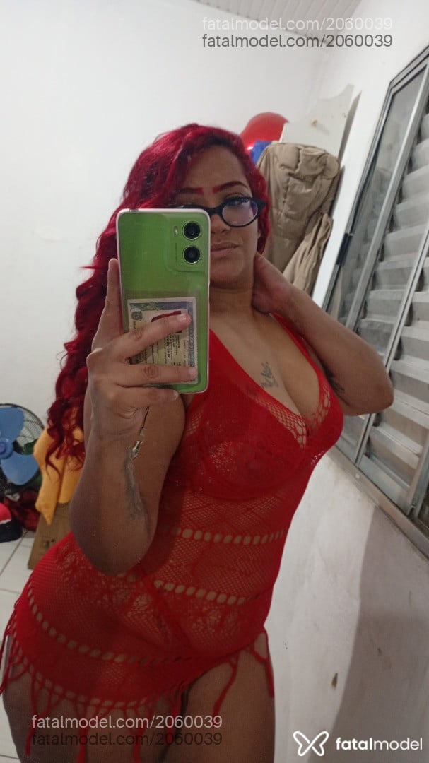 Acompanhante mulher ruiva (o) de olhos pretos - Moranguinhooo