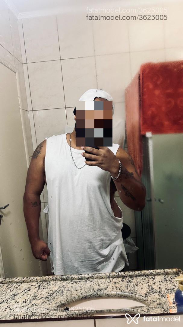 Acompanhante homem sem cabelo de olhos castanhos - Filipi