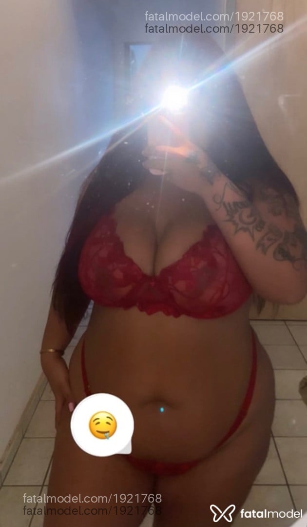 Acompanhante mulher com cabelo castanho de olhos castanhos - Mariani