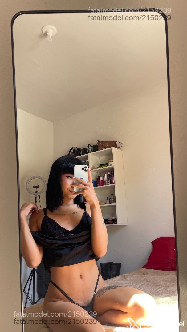 Acompanhante mulher trans ruiva (o) de olhos pretos - Yumi Sofia
