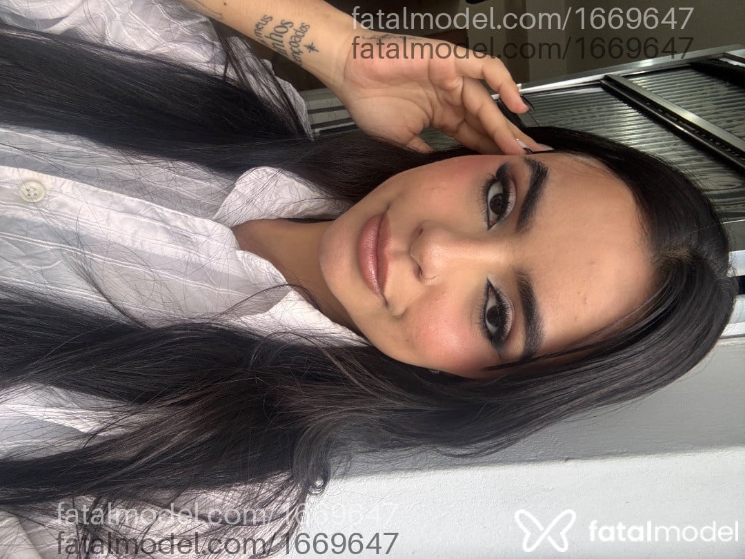Acompanhante mulher morena (o) de olhos castanhos - Ana Carolina