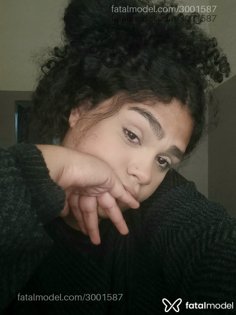 Acompanhante mulher trans morena (o) de olhos castanhos - Luazinha